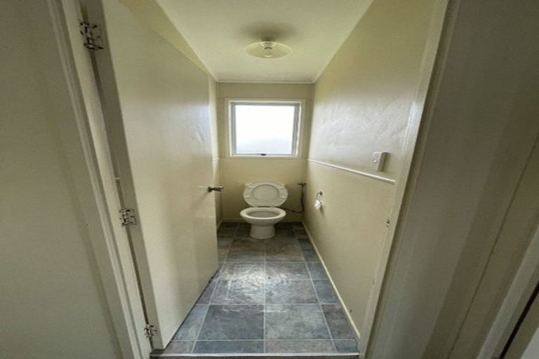 Photo of property in 28 Hinton Place, Weymouth, Auckland, 2103