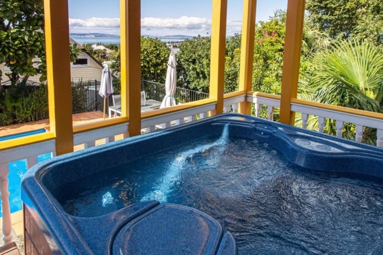 Photo of property in 15 Sealy Road, Bluff Hill, Napier, 4110