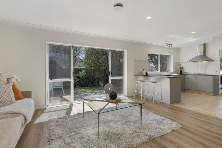 Photo of property in 28 Craigavon Drive, East Tamaki, Auckland, 2013