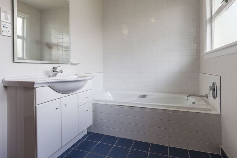 Photo of property in 4 Saint Winifreds Place, Bryndwr, Christchurch, 8052