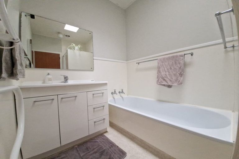 Photo of property in 113a Mcleod Street, Camberley, Hastings, 4120