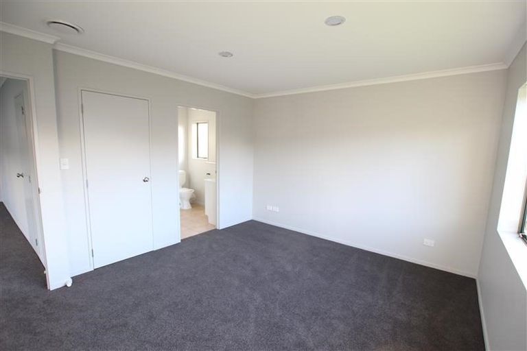 Photo of property in 2 Ettrick Lane, Papakura, 2110