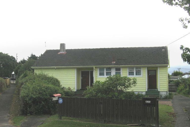 Photo of property in 2/11 Hill Crescent, New Lynn, Auckland, 0600