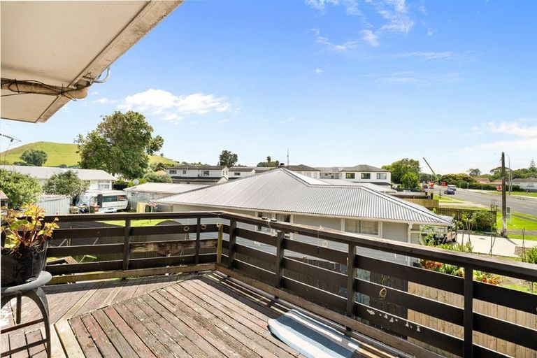 Photo of property in 31 Mckenzie Road, Mangere Bridge, Auckland, 2022