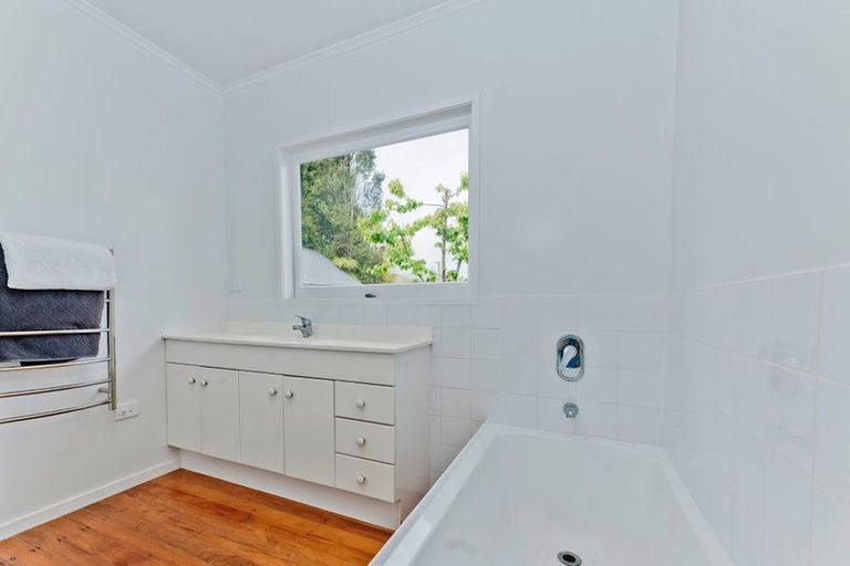 Photo of property in 51 Cambridge Road, Riverhead, 0820