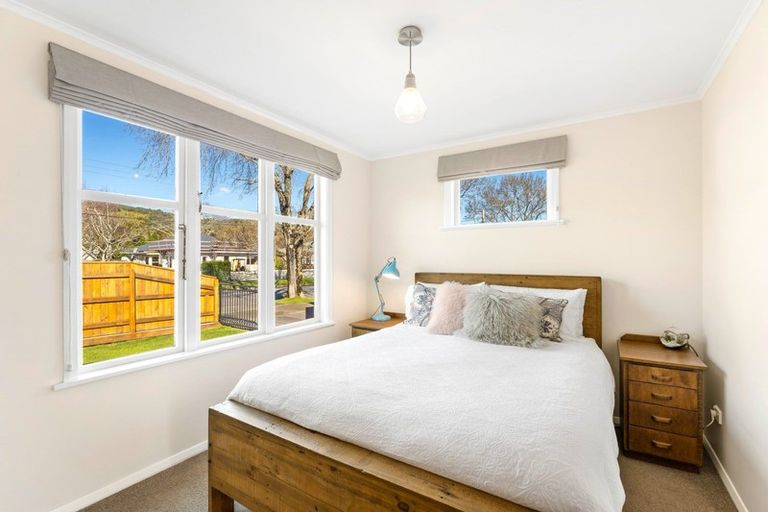 Photo of property in 32 Heretaunga Square, Silverstream, Upper Hutt, 5019