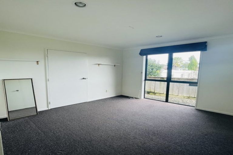 Photo of property in 70a Hobsonville Road, West Harbour, Auckland, 0618