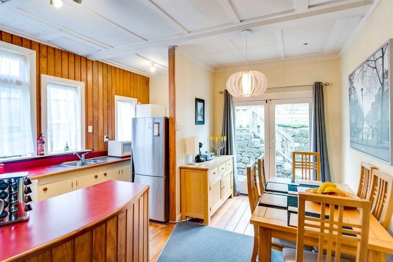 Photo of property in 5 Smale Terrace, Hospital Hill, Napier, 4110