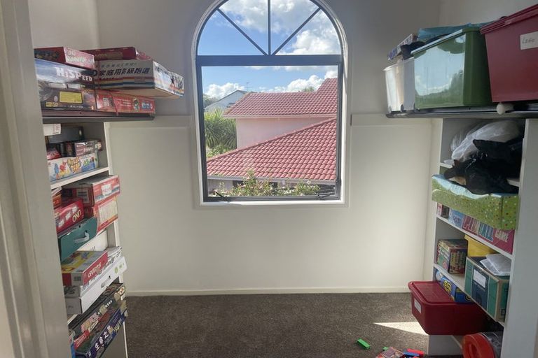 Photo of property in 23 Gillard Place, Eastern Beach, Auckland, 2012