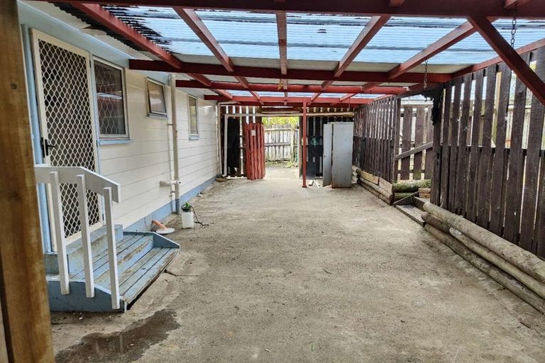 Photo of property in 15 Bundena Place, Clendon Park, Auckland, 2103
