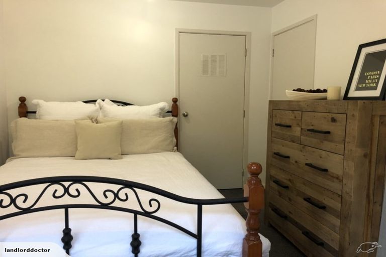 Photo of property in 2/3 The Avenue, Albany, Auckland, 0632