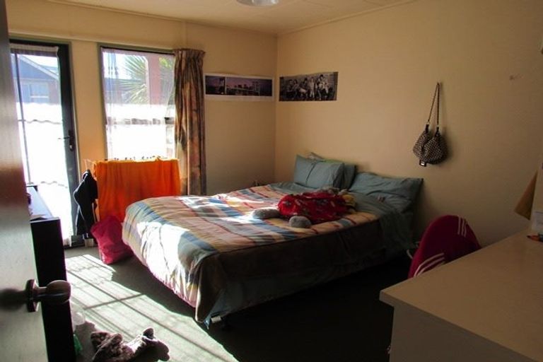 Photo of property in 17 Howe Street, North Dunedin, Dunedin, 9016