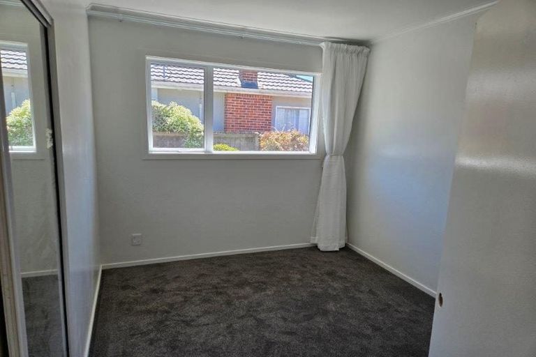 Photo of property in 2/102 Yaldhurst Road, Sockburn, Christchurch, 8042