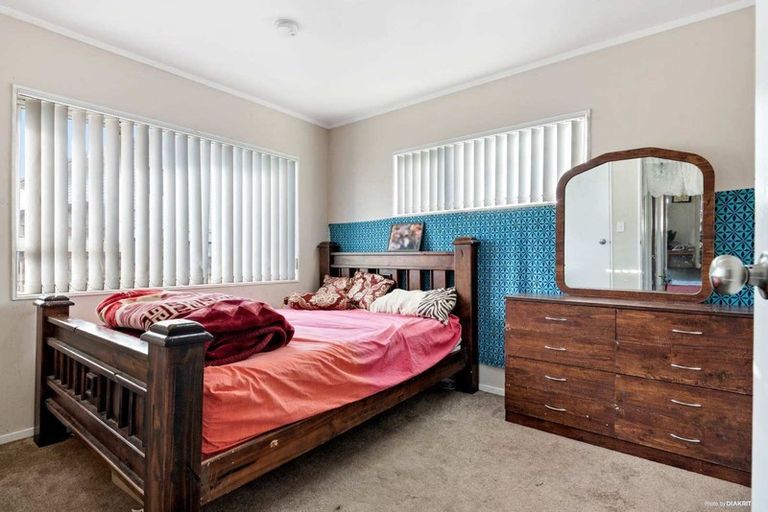 Photo of property in 49 Dungarvon Place, Clendon Park, Auckland, 2103