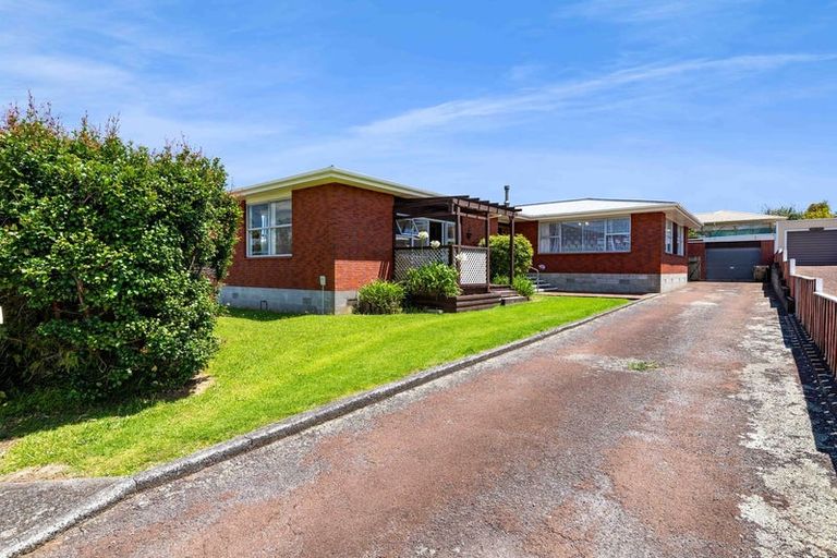 Photo of property in 8 Kennedy Place, Merrilands, New Plymouth, 4312