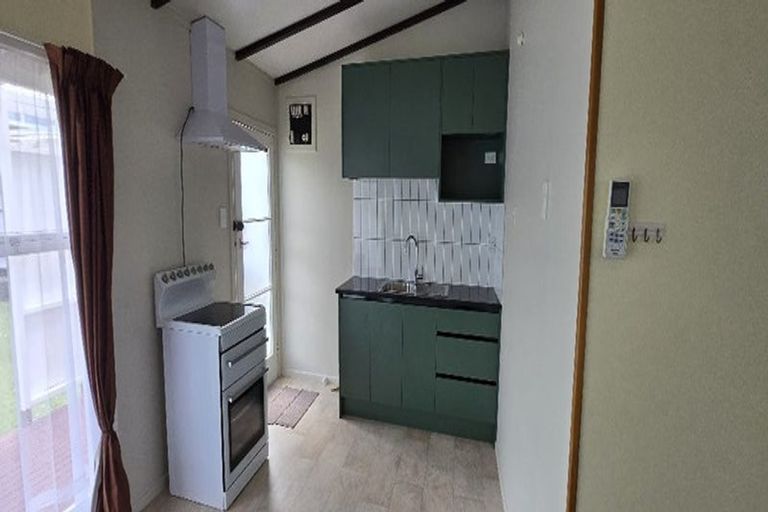 Photo of property in 67 View Road, Henderson, Auckland, 0612