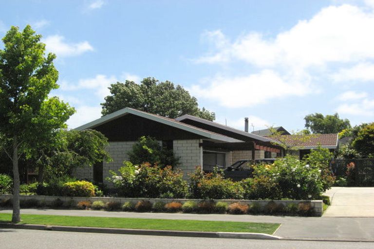 Photo of property in 5 Karnak Crescent, Russley, Christchurch, 8042