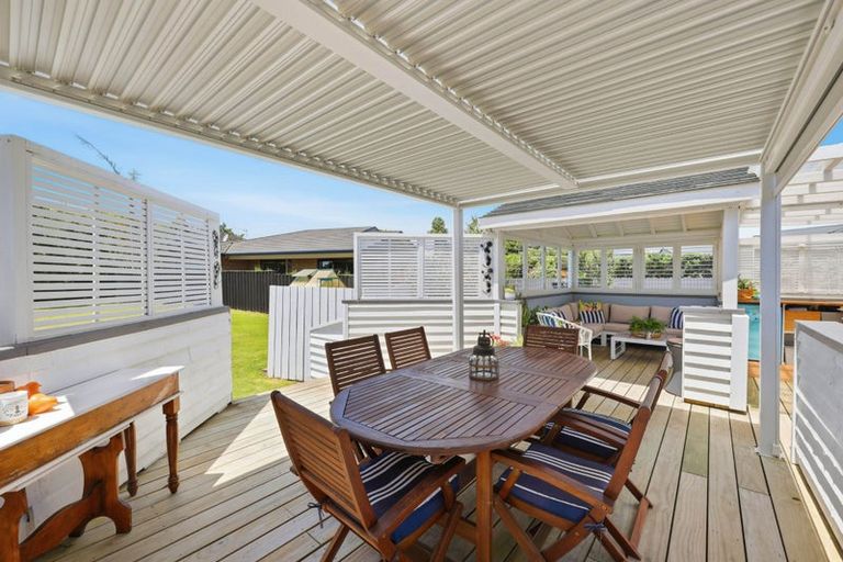 Photo of property in 6 Vela Place, Clarks Beach, 2122