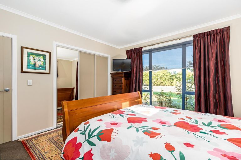 Photo of property in 1 Eric Batchelor Place, Waimate, 7924