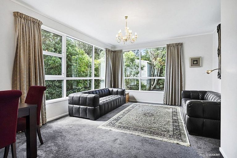 Photo of property in 9 Newcombe Crescent, Karori, Wellington, 6012