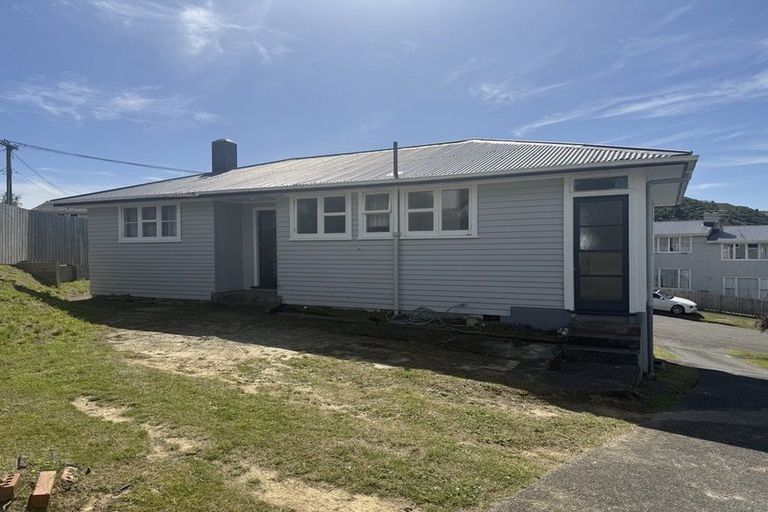 Photo of property in 8 York Place, Cannons Creek, Porirua, 5024