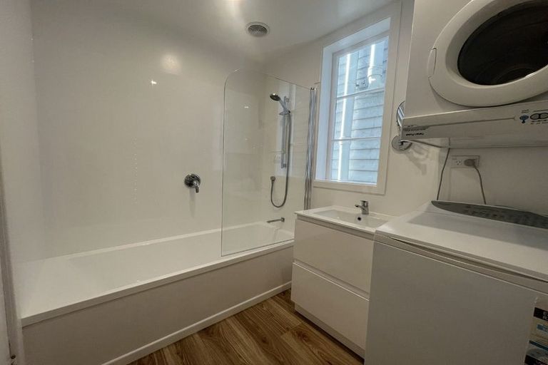 Photo of property in 16 Austin Street, Mount Victoria, Wellington, 6011