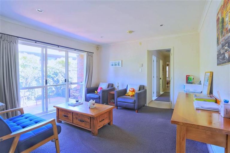 Photo of property in 48 Princeton Parade, Albany, Auckland, 0632