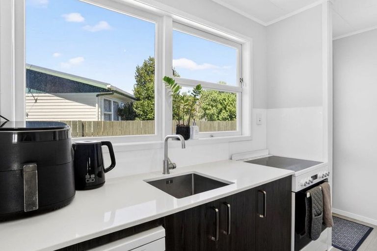 Photo of property in 55a Springs Road, Parakai, 0830