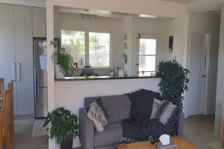 Photo of property in 28 Compton Street, Hillcrest, Auckland, 0627