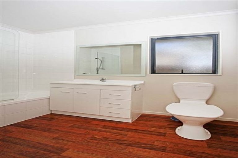 Photo of property in 19 Sabot Place, Massey, Auckland, 0614