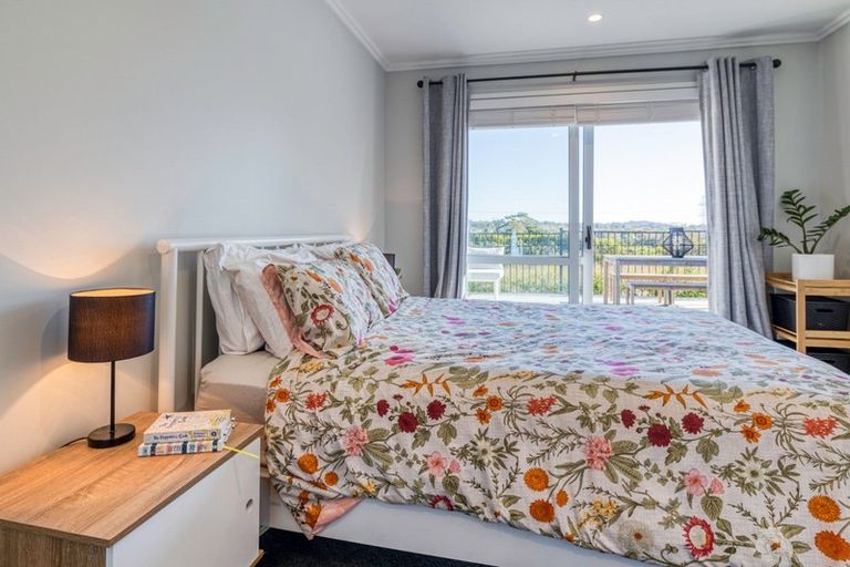 Photo of property in 10 Grenache Way, Kumeu, 0810