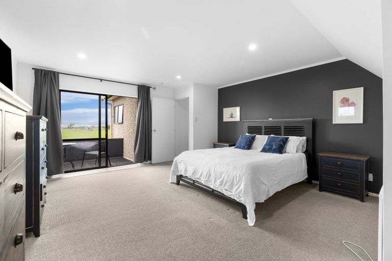 Photo of property in 113 John F Kennedy Drive, Milson, Palmerston North, 4414