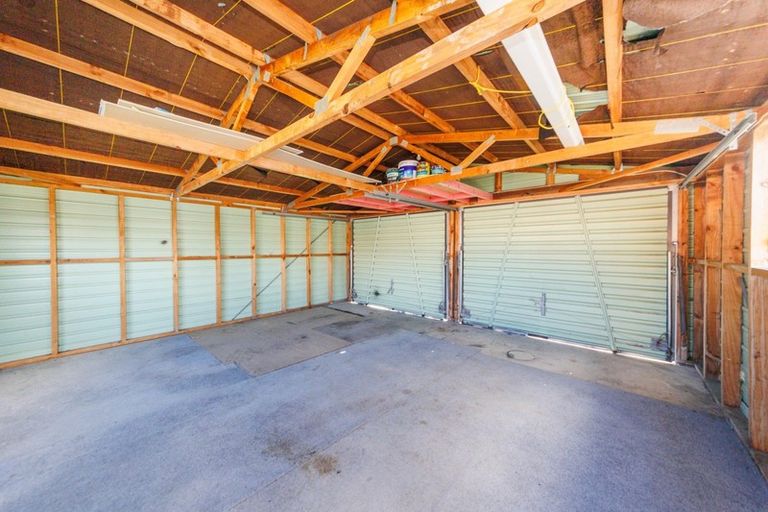 Photo of property in 18 Coromandel Court, Roslyn, Palmerston North, 4414