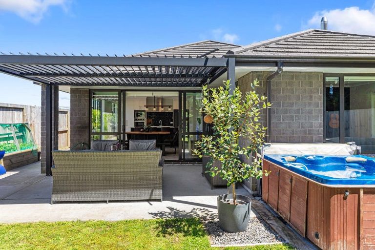 Photo of property in 15 Clover Lane, Pyes Pa, Tauranga, 3112