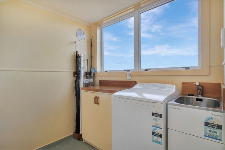 Photo of property in 19 Marine Parade South, Foxton Beach, Foxton, 4815