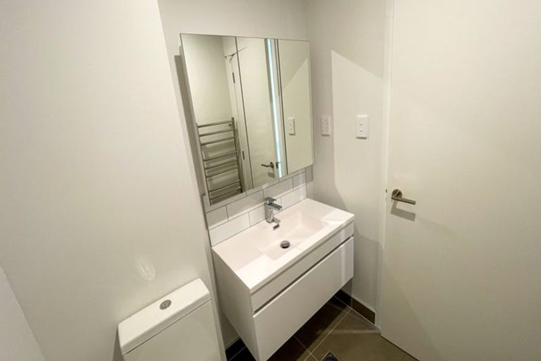 Photo of property in 4 Whanui Place, Mangere Bridge, Auckland, 2022