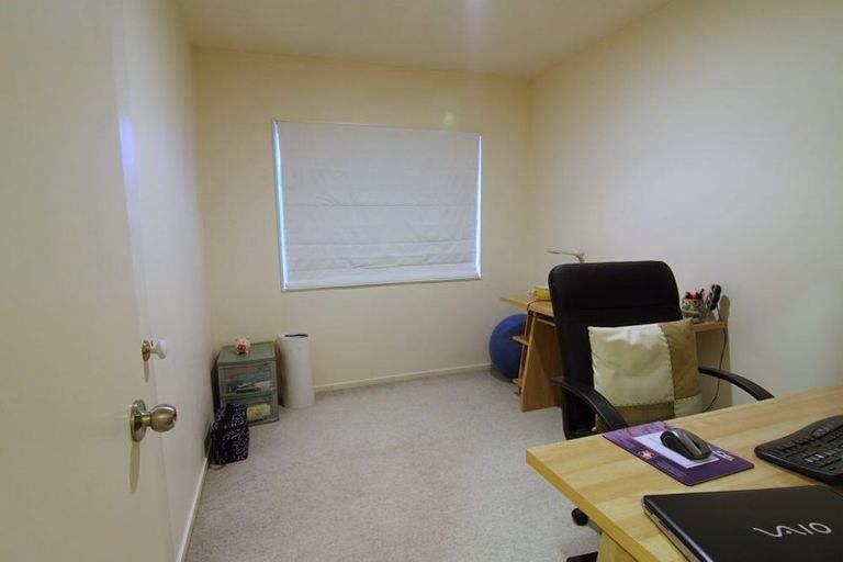 Photo of property in 2/51 Archers Road, Hillcrest, Auckland, 0629