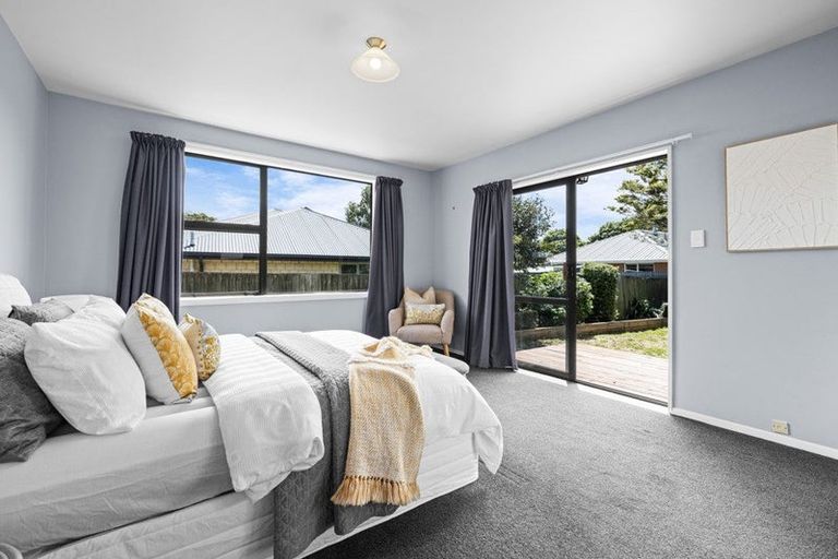 Photo of property in 76 Frensham Crescent, Woolston, Christchurch, 8062