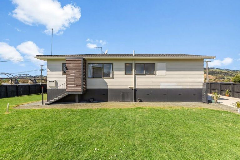 Photo of property in 28 Riverview Road, Huntly, 3700