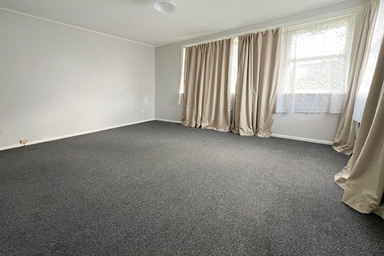 Photo of property in 5 Kelwyn Road, Kelston, Auckland, 0602