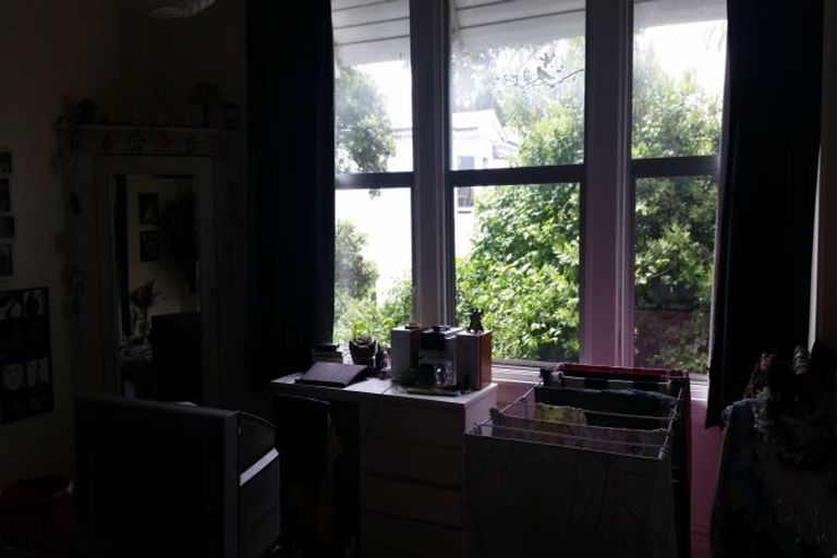 Photo of property in 60 Kelburn Parade, Kelburn, Wellington, 6012