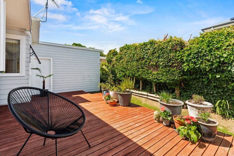 Photo of property in 39 Tiromoana Road, Raumati South, Paraparaumu, 5032