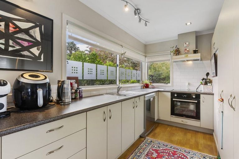 Photo of property in 20 Marine Parade, Mellons Bay, Auckland, 2014