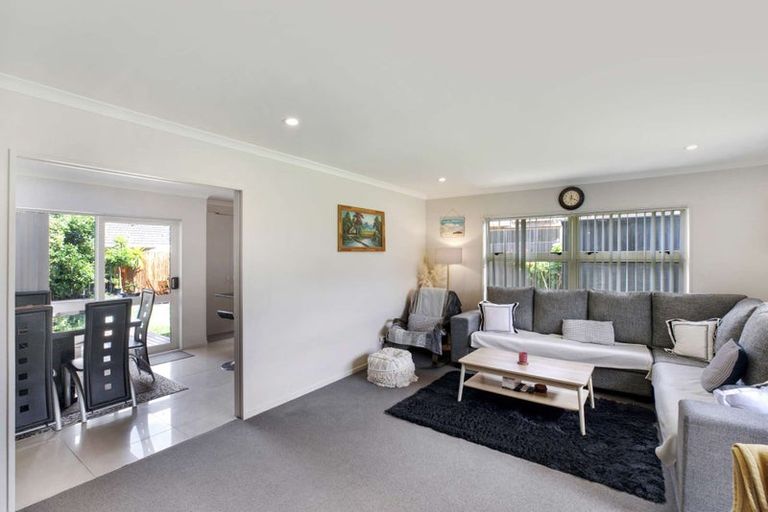 Photo of property in 13 Hansen Place, Takanini, 2112