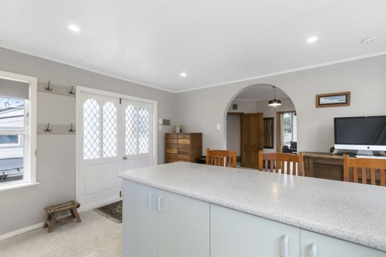 Photo of property in 8 Hautana Square, Woburn, Lower Hutt, 5010