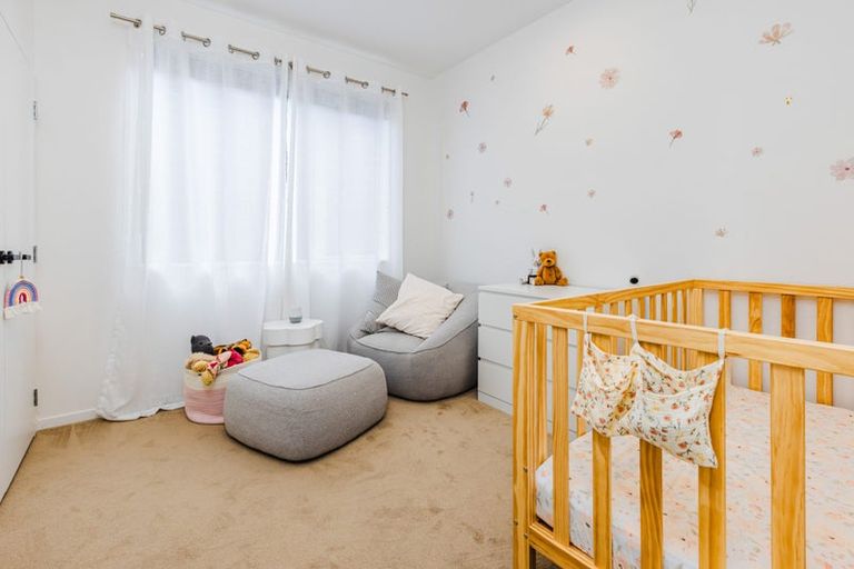 Photo of property in 16 Swamp Kauri Grove, Papakura, 2110