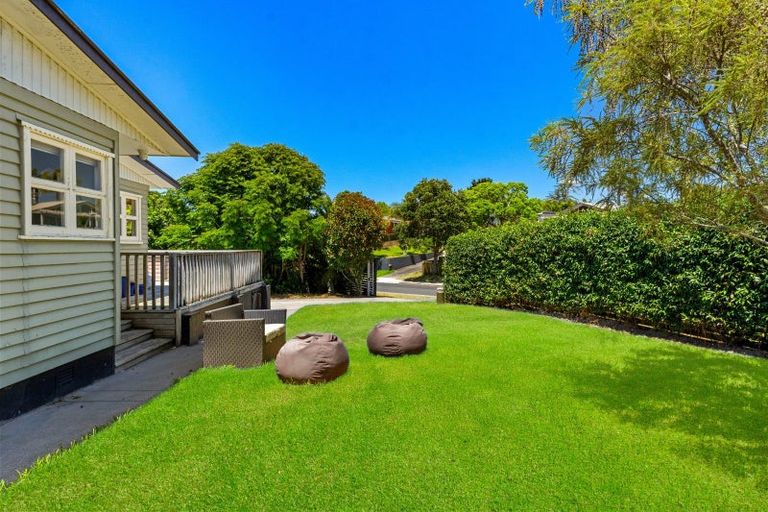 Photo of property in 32 Noall Street, Te Atatu Peninsula, Auckland, 0610