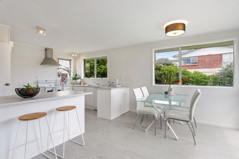 Photo of property in 87 Beechdale Crescent, Pakuranga Heights, Auckland, 2010