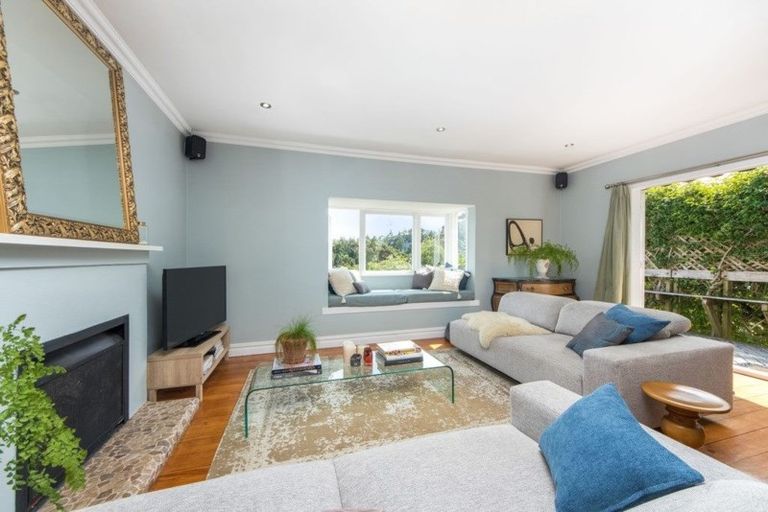 Photo of property in 21 Island Bay Road, Beach Haven, Auckland, 0626