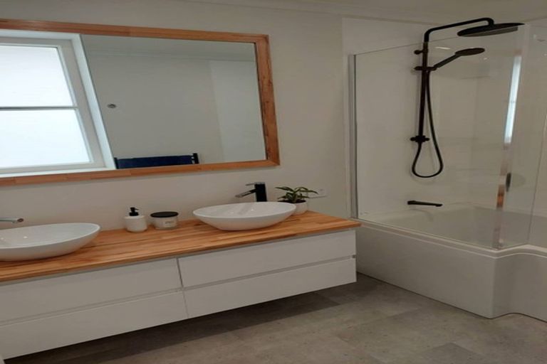 Photo of property in 15 Argyle Grove, Trentham, Upper Hutt, 5018